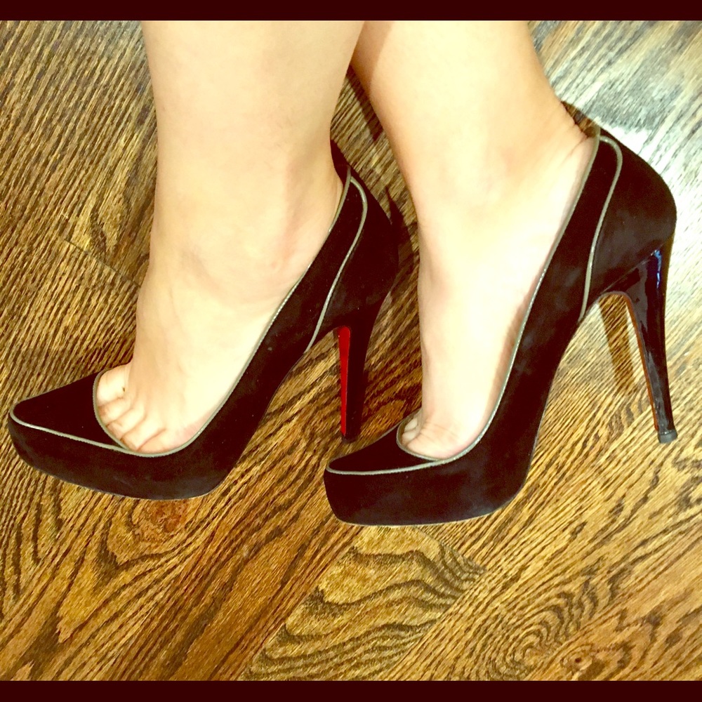 💋Christian Louboutin Suede Pumps